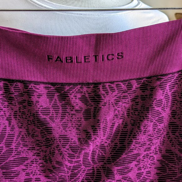 Fabletics Capri Leggings  Sz M - Picture 8 of 12